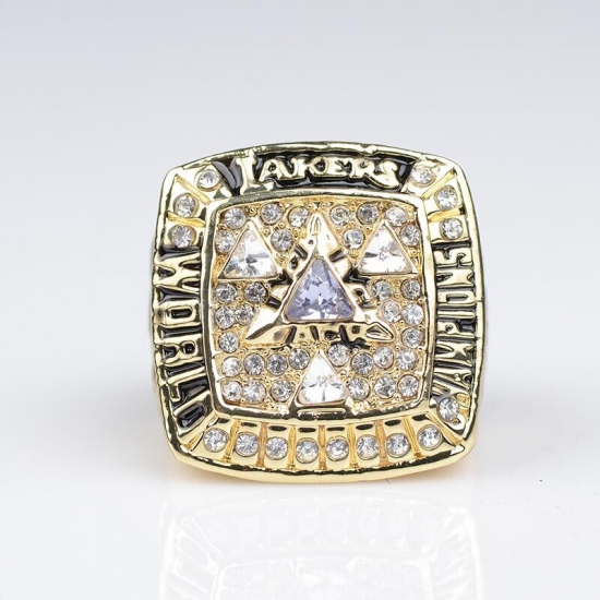 NBA Los Angeles Lakers 2002 Championship Ring NBA Los Angeles Lakers 2002 Championship Ring