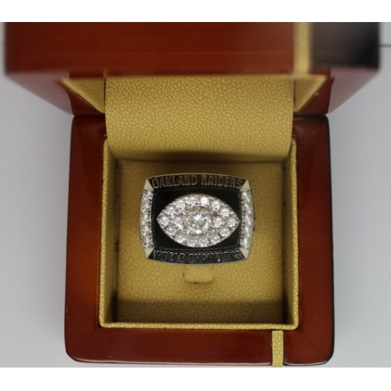 1976 NFL Super Bowl XI Oakland Raiders Championship Ring 1976 NFL Super Bowl XI Oakland Raiders Championship Ring