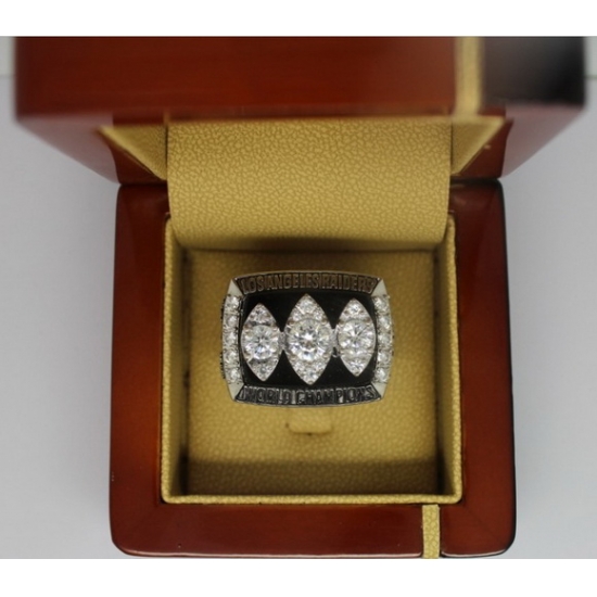 1983 NFL Super Bowl XVIII Los Angeles Raiders Championship Ring 1983 NFL Super Bowl XVIII Los Angeles Raiders Championship Ring