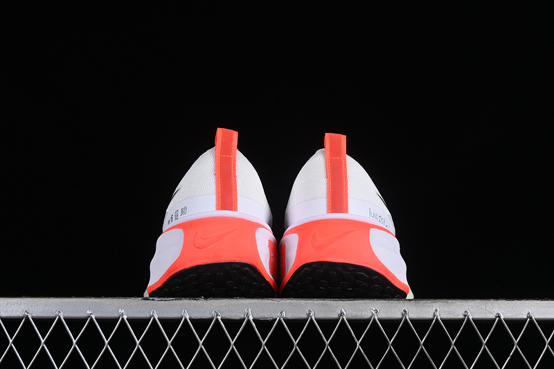 ZOOMX INVINCIBLE RUN3 YEAR OF THE DRAGON WHITE DUSTY CACTUS BRIGHT CRIMSON BLACK